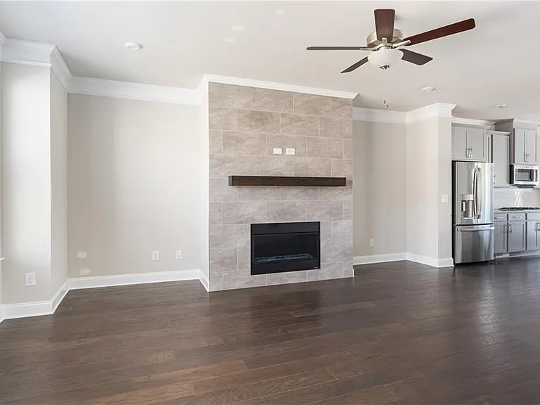 1758 Samantha Bnd — Photo 9