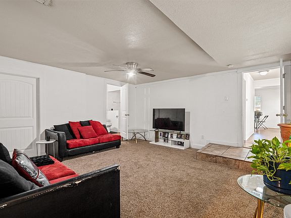 2nd image of 2138 Custer Dr