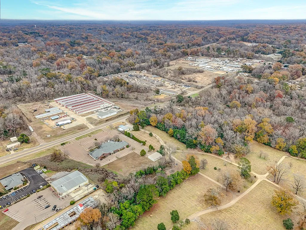 Studio, 5.0 bath, 5616 sqft — Photo 4