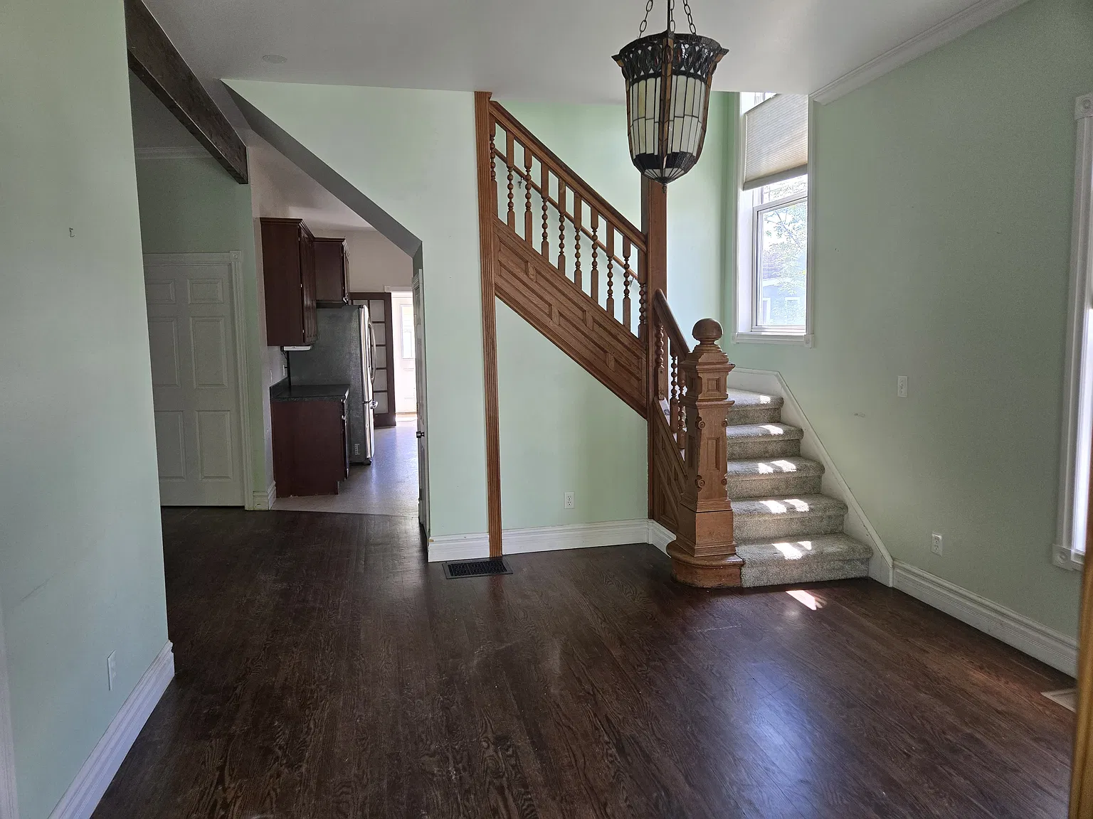 3 bed, 2.5 bath, 3000 sqft, $2,250 — Photo 2