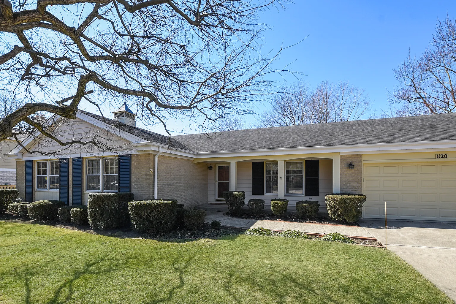 1120 Saranac Ln photo 1