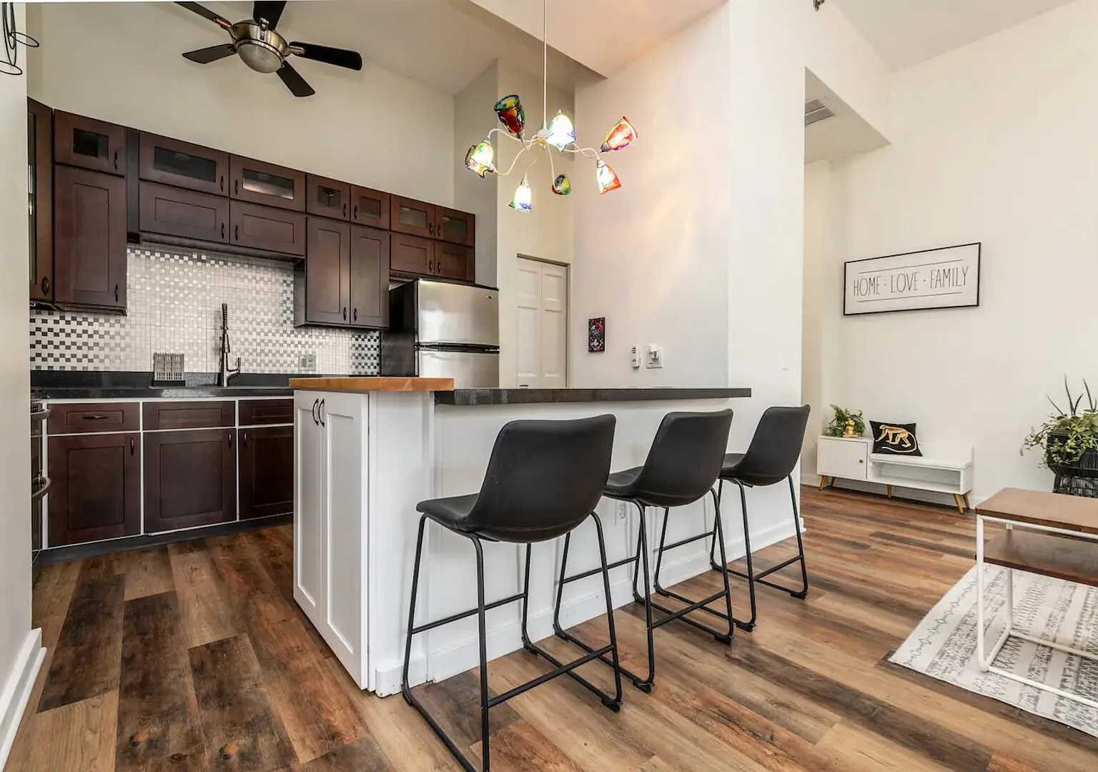 Cle Downtown Fun: Work, Play, Relax Airjet Retreat — Photo 4