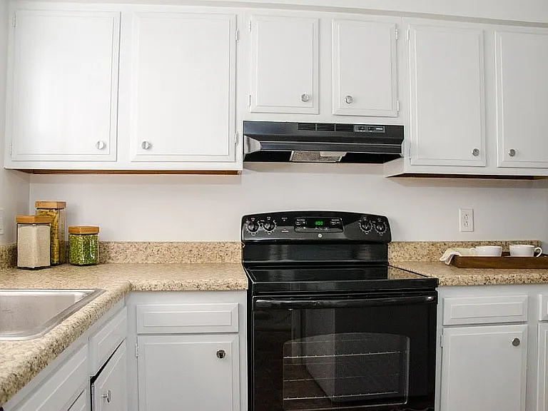 5610 Monroe Pl — Photo 11