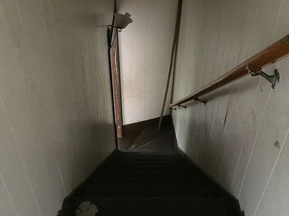 2 Beds upstairs