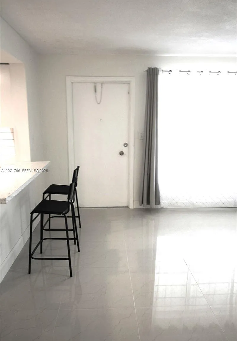 Canterbury Apartments Con — Photo 4