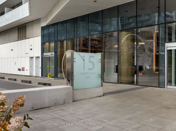 15 Queens Quay E, Toronto, ON