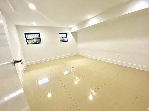 4th image of 841 Kent Ave APT 1L