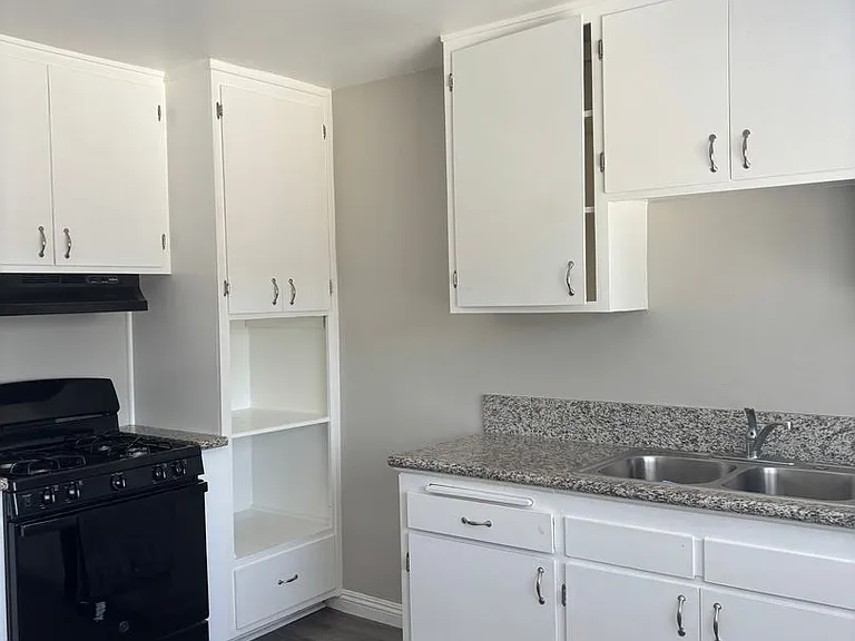 13425 Mulberry Dr — Photo 11