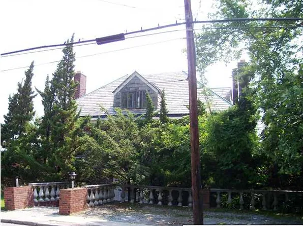 255 Howard Avenue image 1 of 6