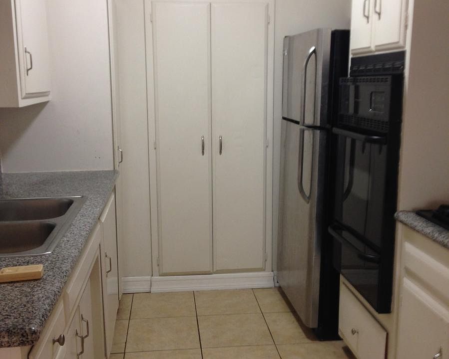 1st image of 105 S Hayworth Ave APT 4