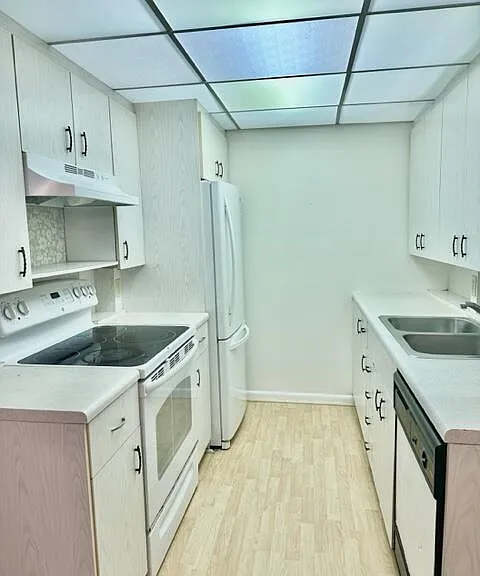 3063 Ainslie #D — Photo 2