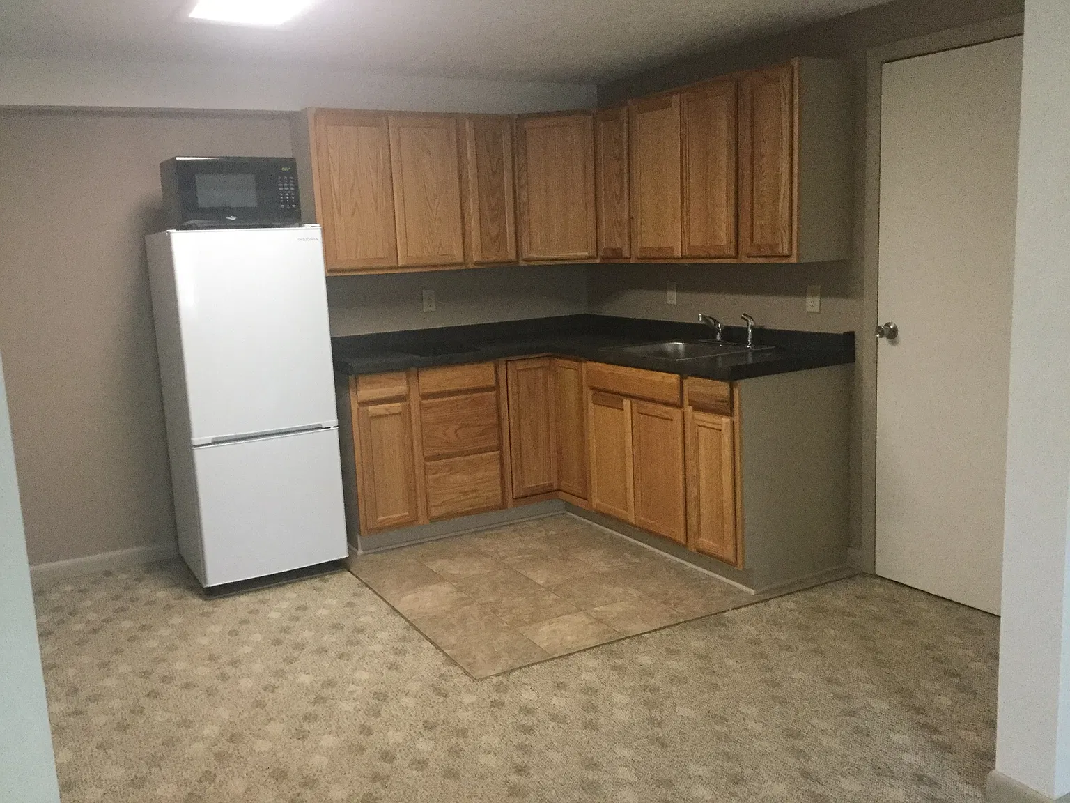 1 bed, 400 sqft, $1,000 — Photo 3