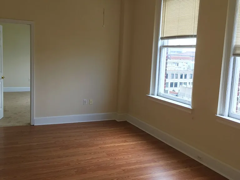 Linden Towers — Photo 26