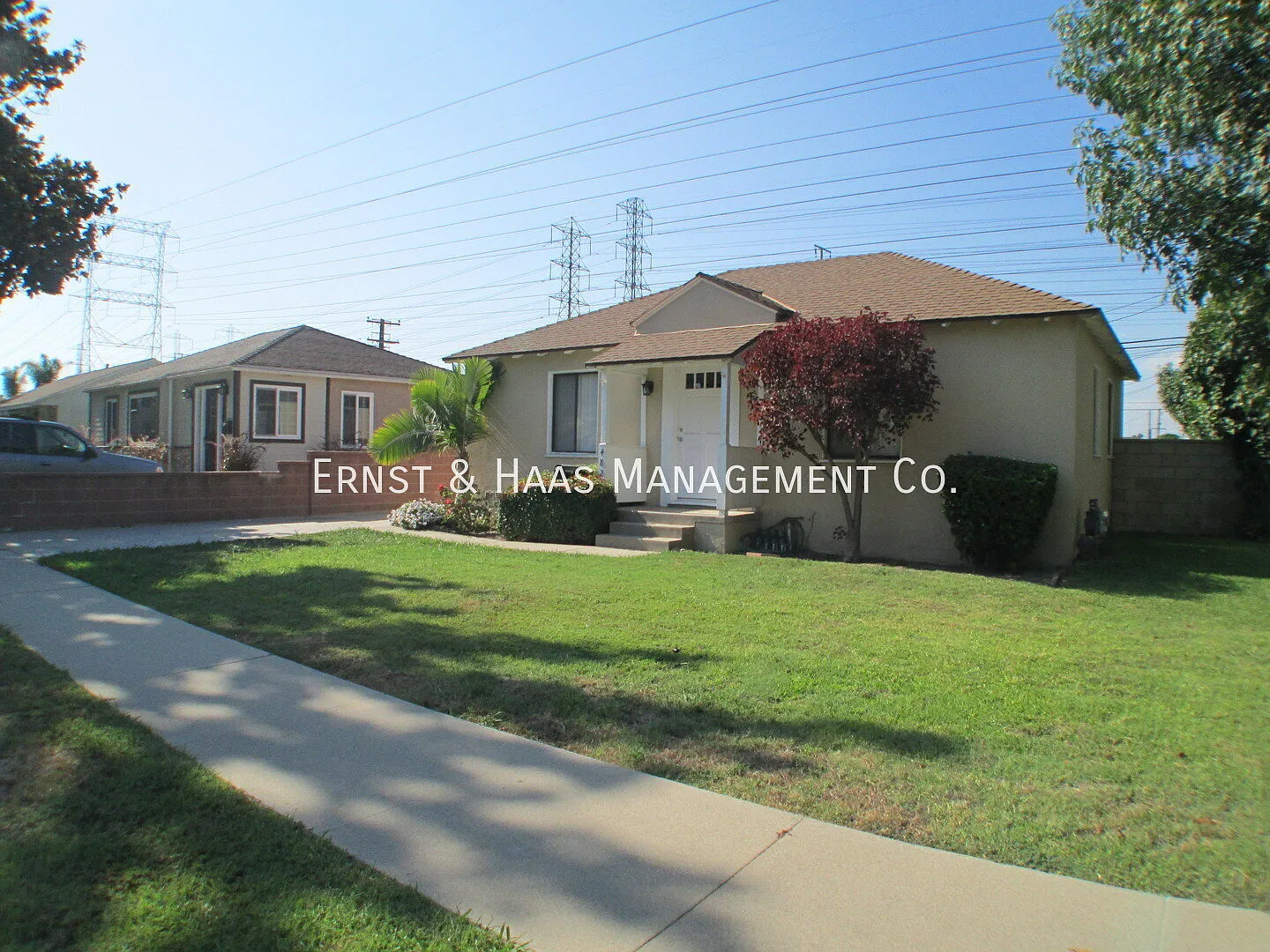 Beautiful 2-Bedroom Home in Prime Lakewood Location! — Photo 2