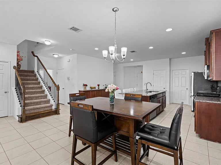 325 La Joya Pass — Photo 11