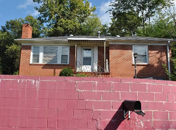 3rd image of 213 Short 24th Ave E
