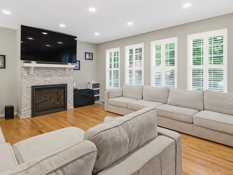 14997 Grassy Knoll Ct — Photo 12