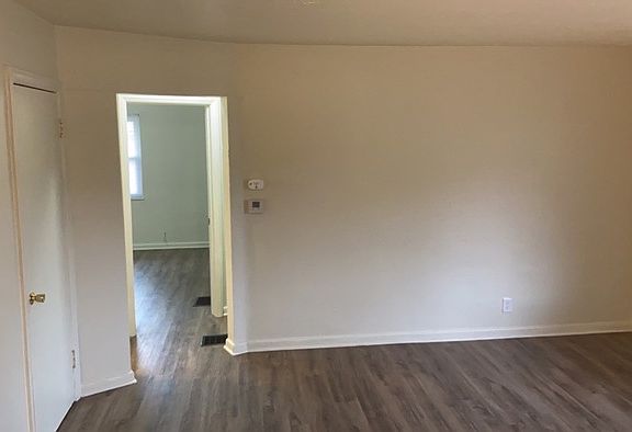 4th image of 1734 Harold Dr