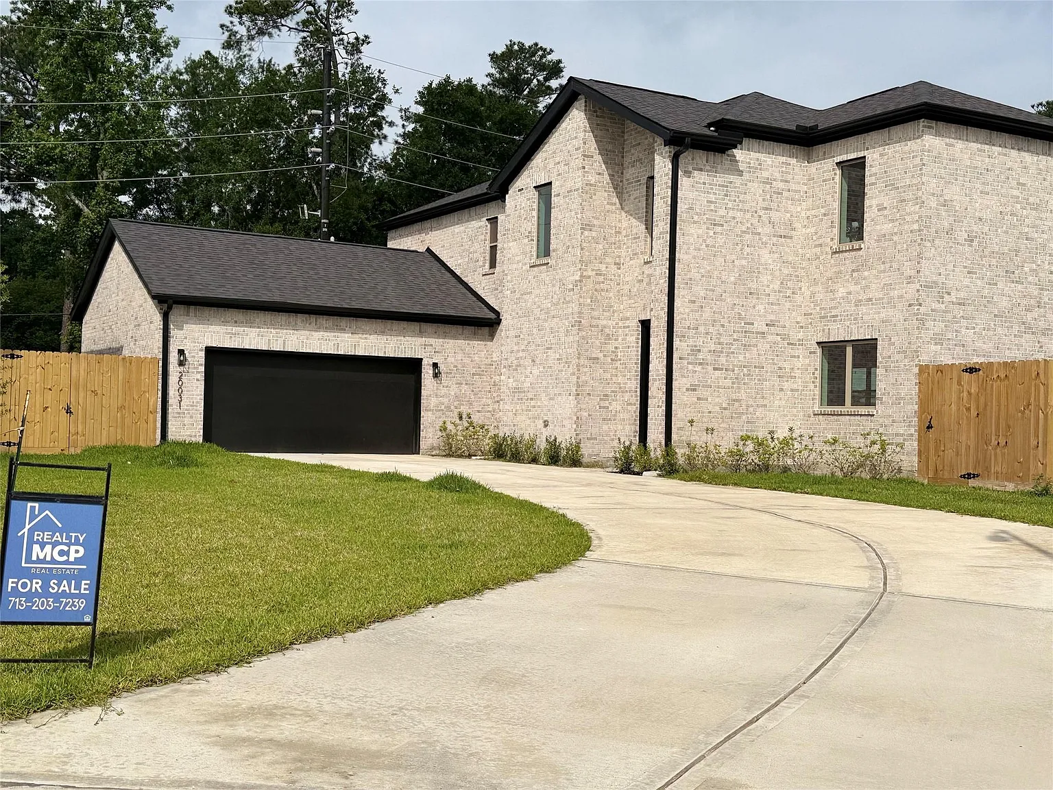 4 bed, 3.5 bath, 2392 sqft, $3,100 — Photo 1