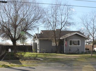 863 6th Ave, Kingsburg, CA 93631