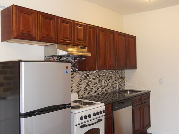 2nd image of 436 Malcolm X Blvd APT 3