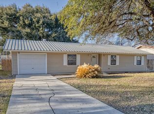 822 E Nopal St, Uvalde, TX 78801