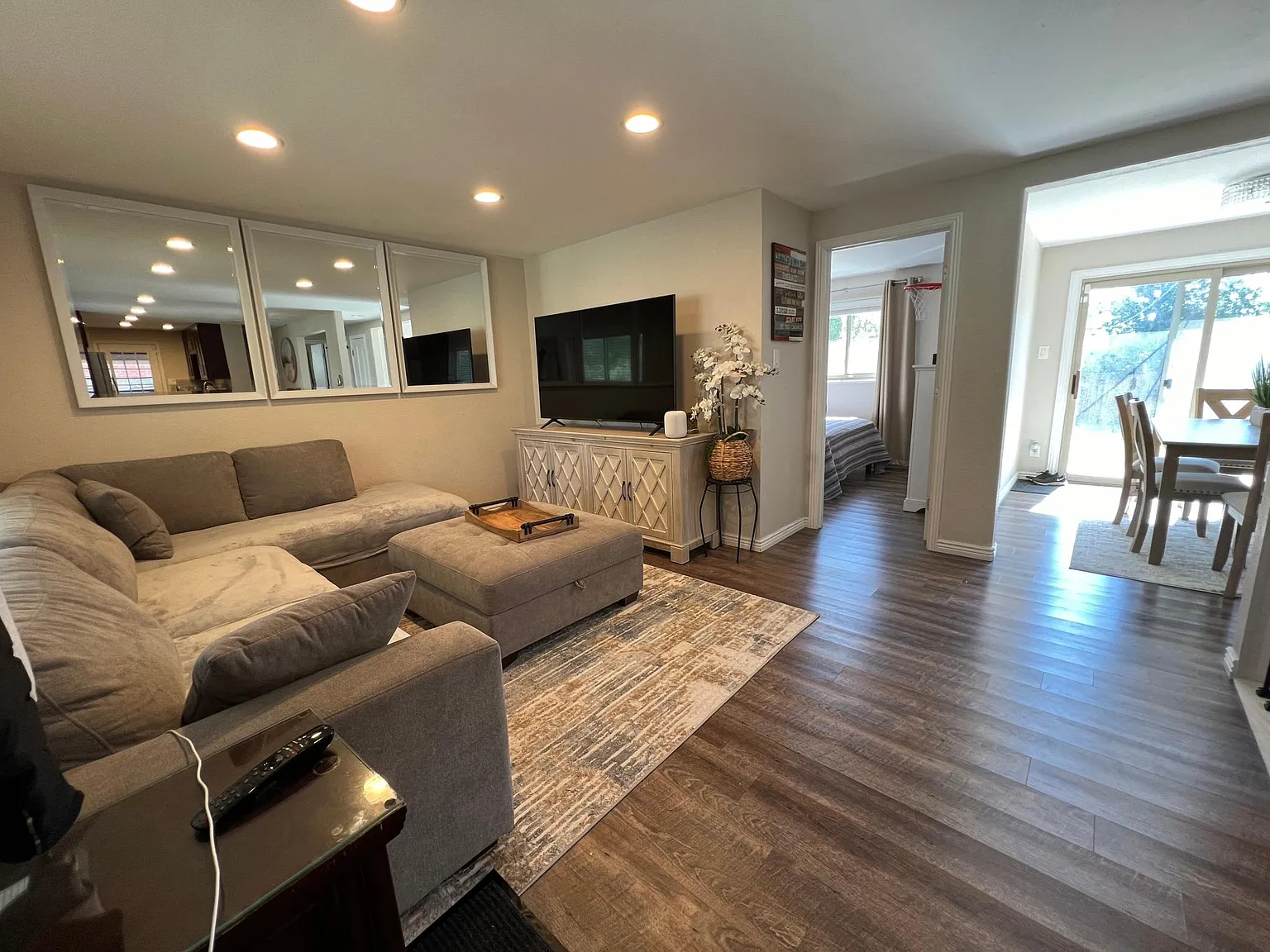 1322 Worchester St — Photo 2