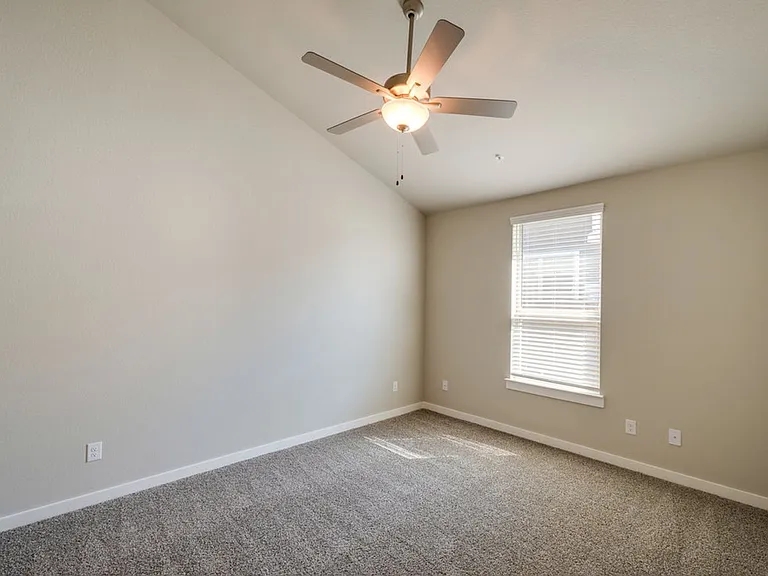 733 Wheatfield Dr — Photo 11