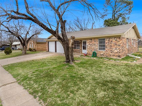 3rd image of 14909 Green Valley Dr