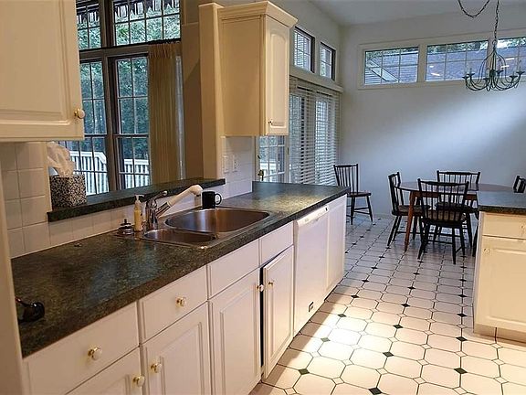 4th image of 2140 Lake Wood Dr