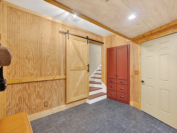 44th image of 157 Giles Ln