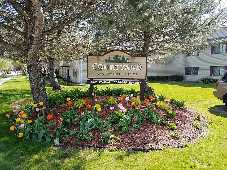 Courtyard Apartment Homes - 808
