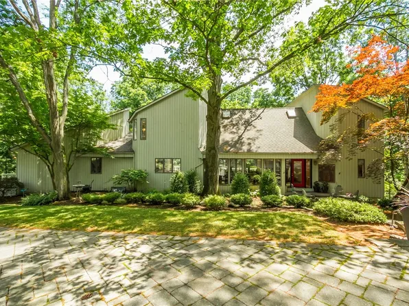 333 Thornbush Dr, Victor, NY 14564