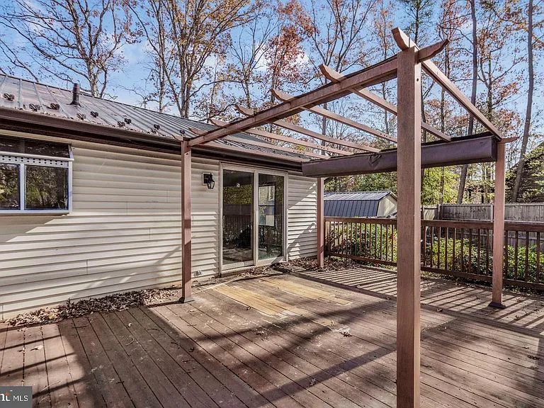22397 Armstrong Dr — Photo 36