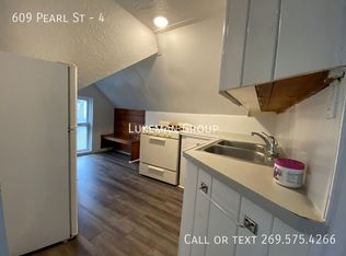 609 Pearl St APT 4, Kalamazoo, MI 49007