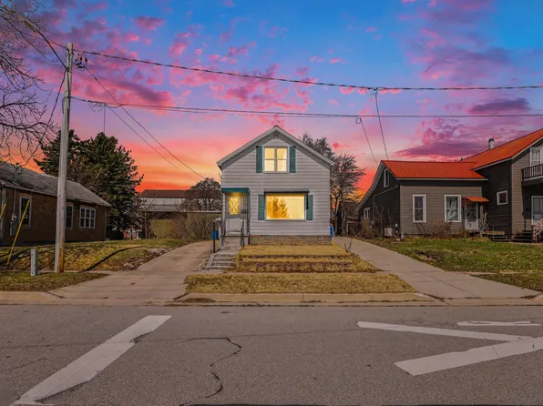 38 Lake St, Manistee, MI 49660