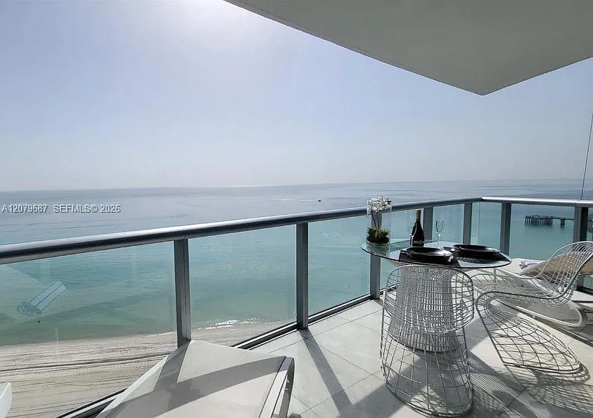 Jade Beach Condo — Photo 1