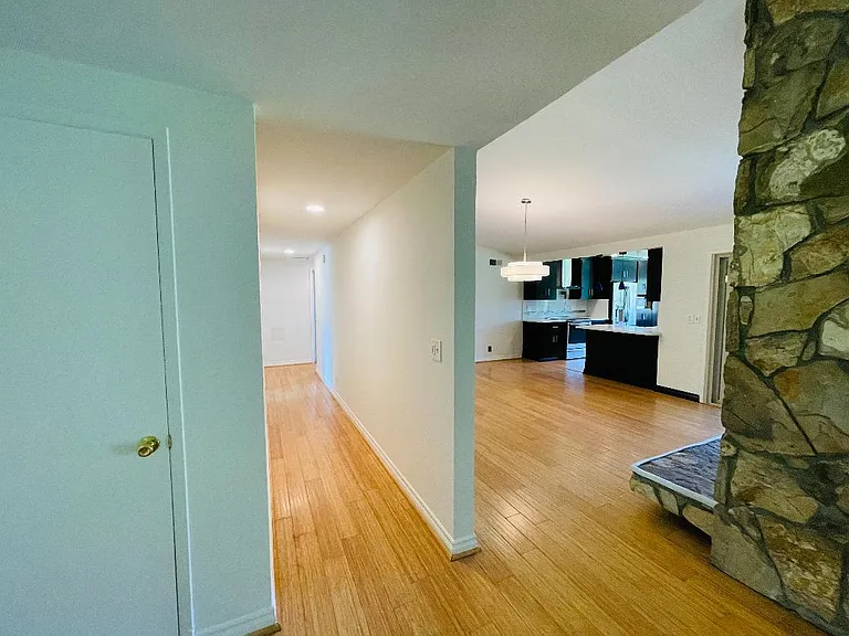 431 E Sandra Ave — Photo 8