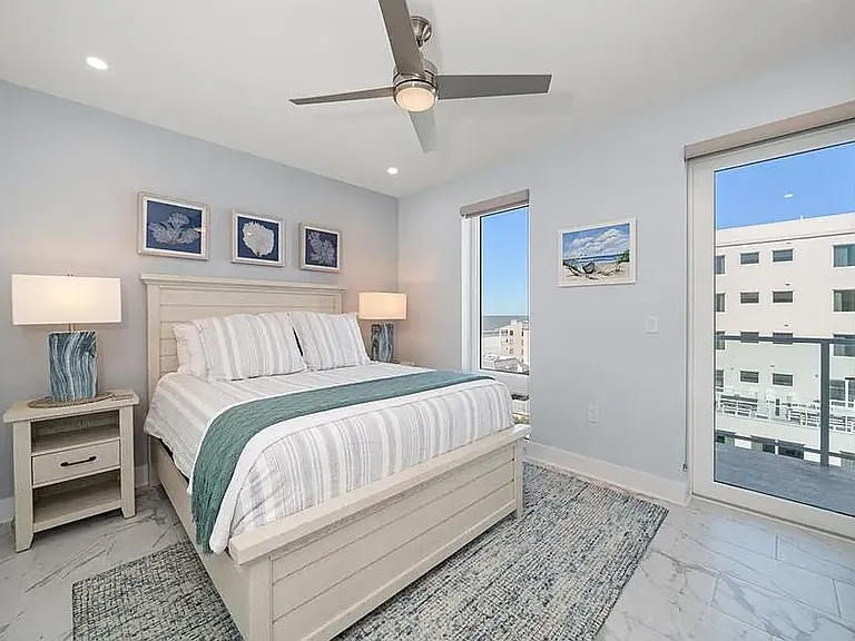 15 Avalon St #704 — Photo 36