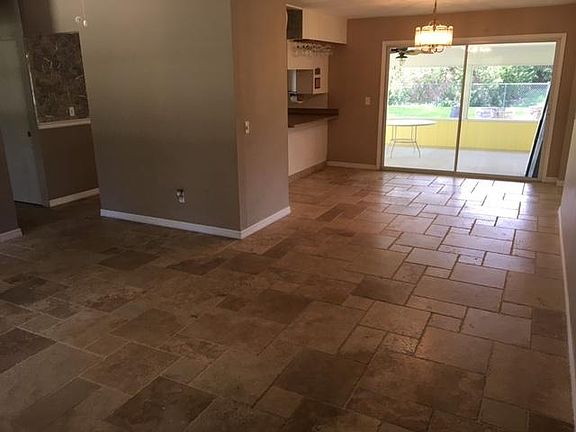 5th image of 422 SE Seahouse Dr