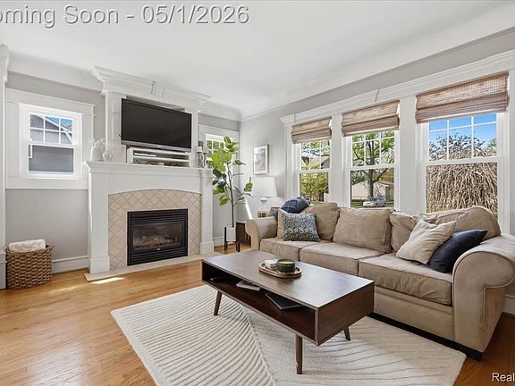 4th image of 300 N Edison Ave