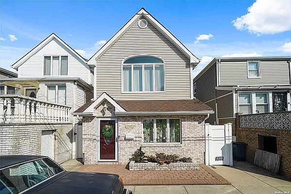 1st image of 102-29 Lockwood Ct