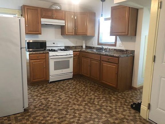 5th image of 675 Magnolia Ave E