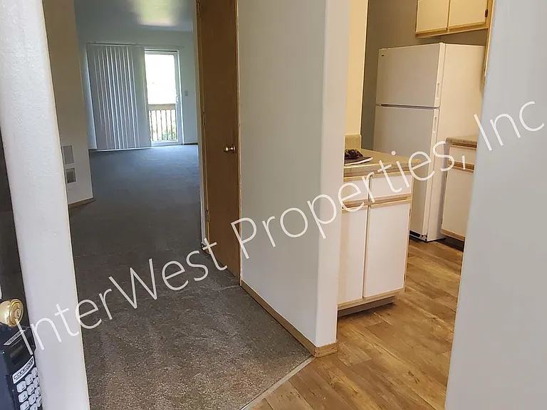 3025 S Troutdale Rd — Photo 7