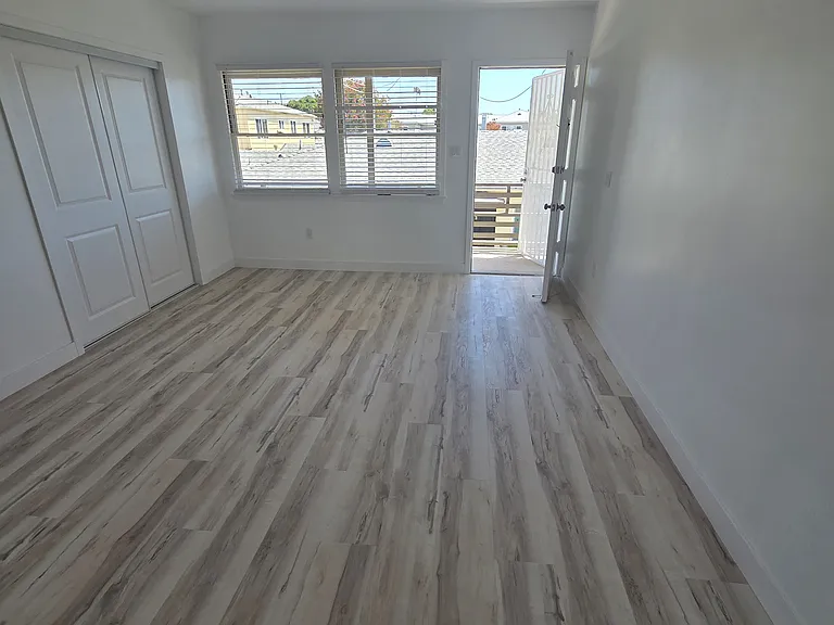 1811 Ocean Park Blvd #E — Photo 9