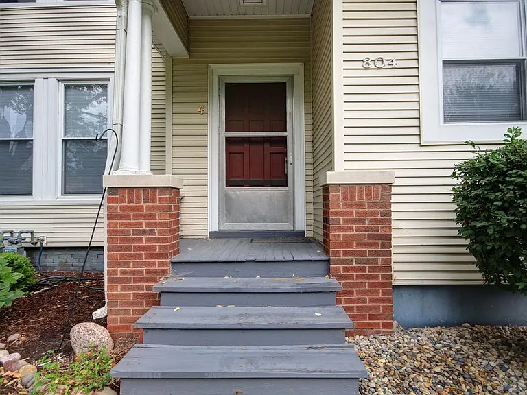 804 W Church St — Photo 11