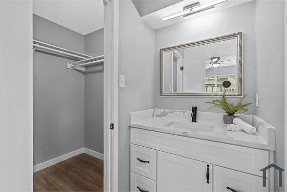 3915 Hillside Dr — Photo 7
