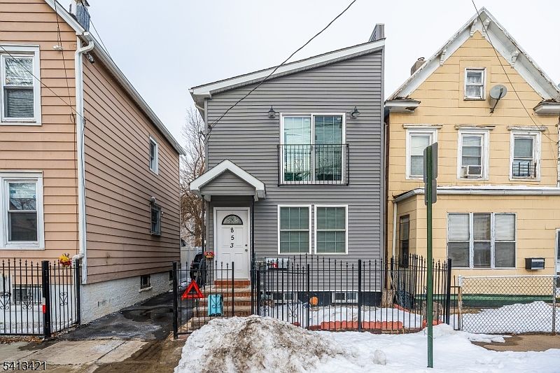 1st image of 853 Rebecca Pl