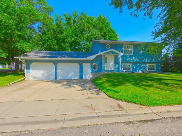 412 Westgate Dr, Winsted, MN 55395