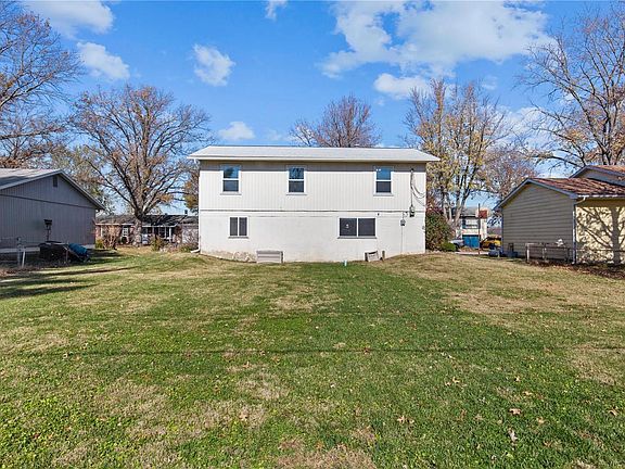 3rd image of 618 Saint Rose Dr